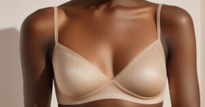 Brązowe plamy pod biustem: Przyczyny, skutki i jak się ich pozbyć